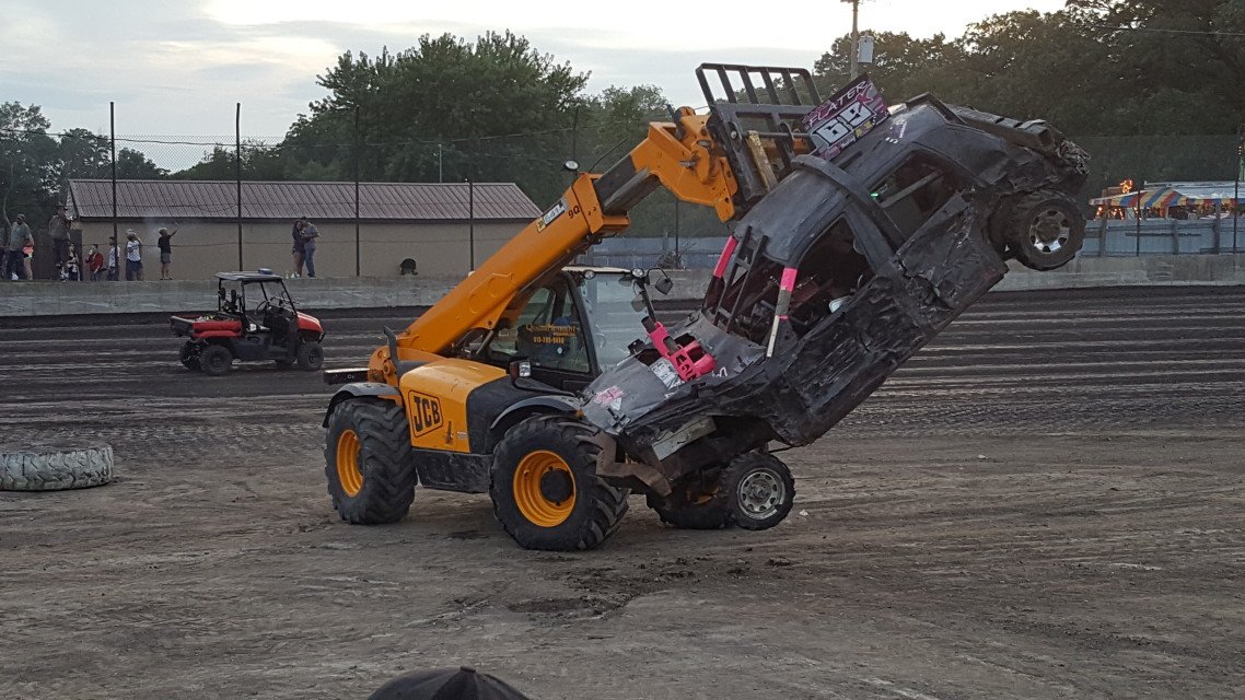 RV Demolition Derby: Watch the World Famous Figure 8 Trailer Race