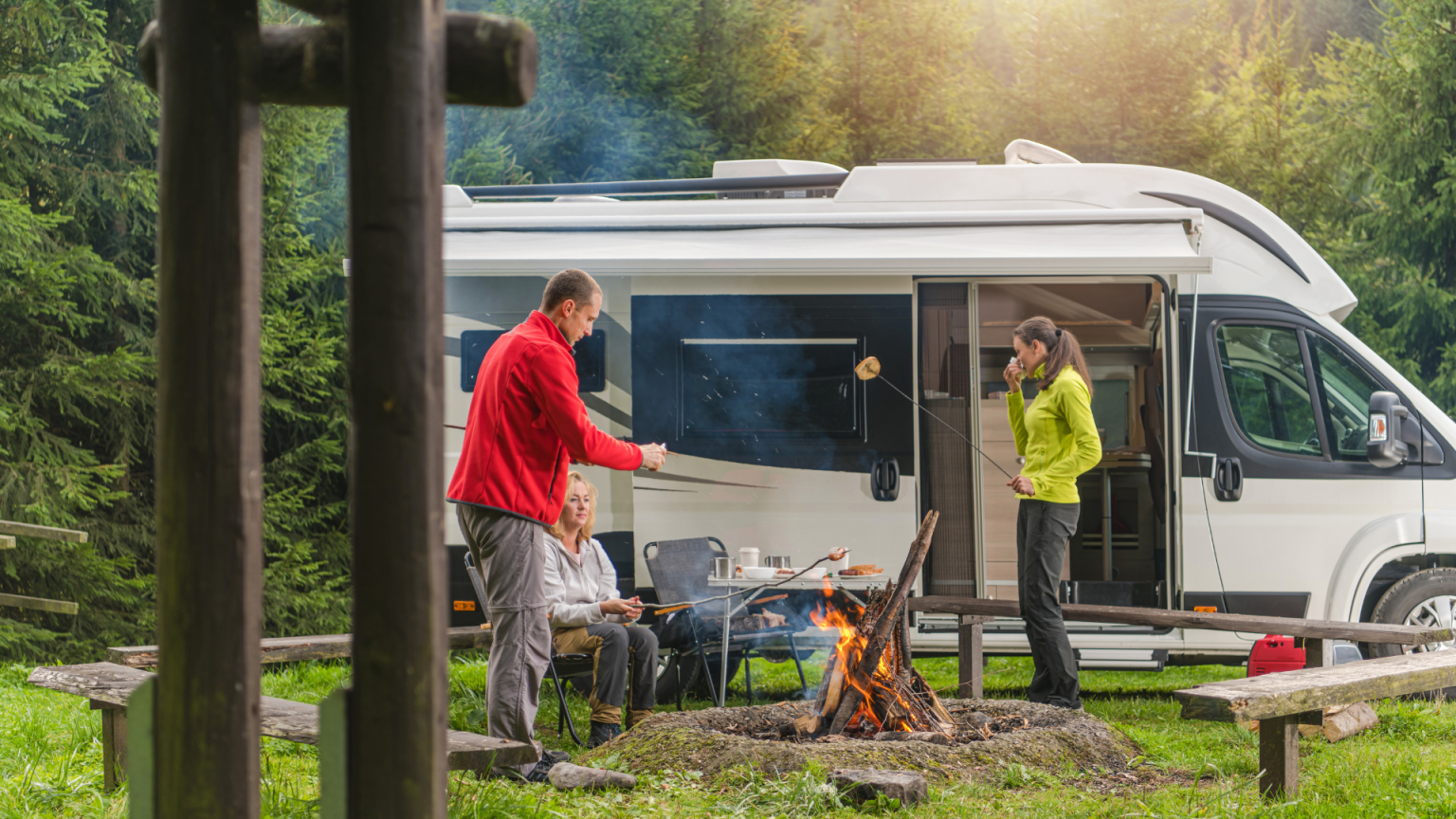 Popular YouTubers Downsize to a 24FT RV - Nomadic News