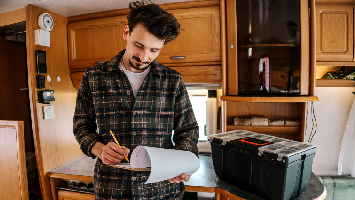 RV Tech Exposes Major Issues on Popular YouTubers' Rig - Nomadic News