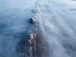 Long exposure of the oscean with a rib of a rock.